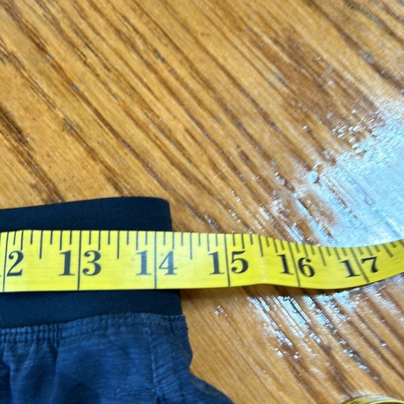 GAIAM men’s athletic camo print shorts. Black. Size Small. Elastic waist. - Picture 9 of 12